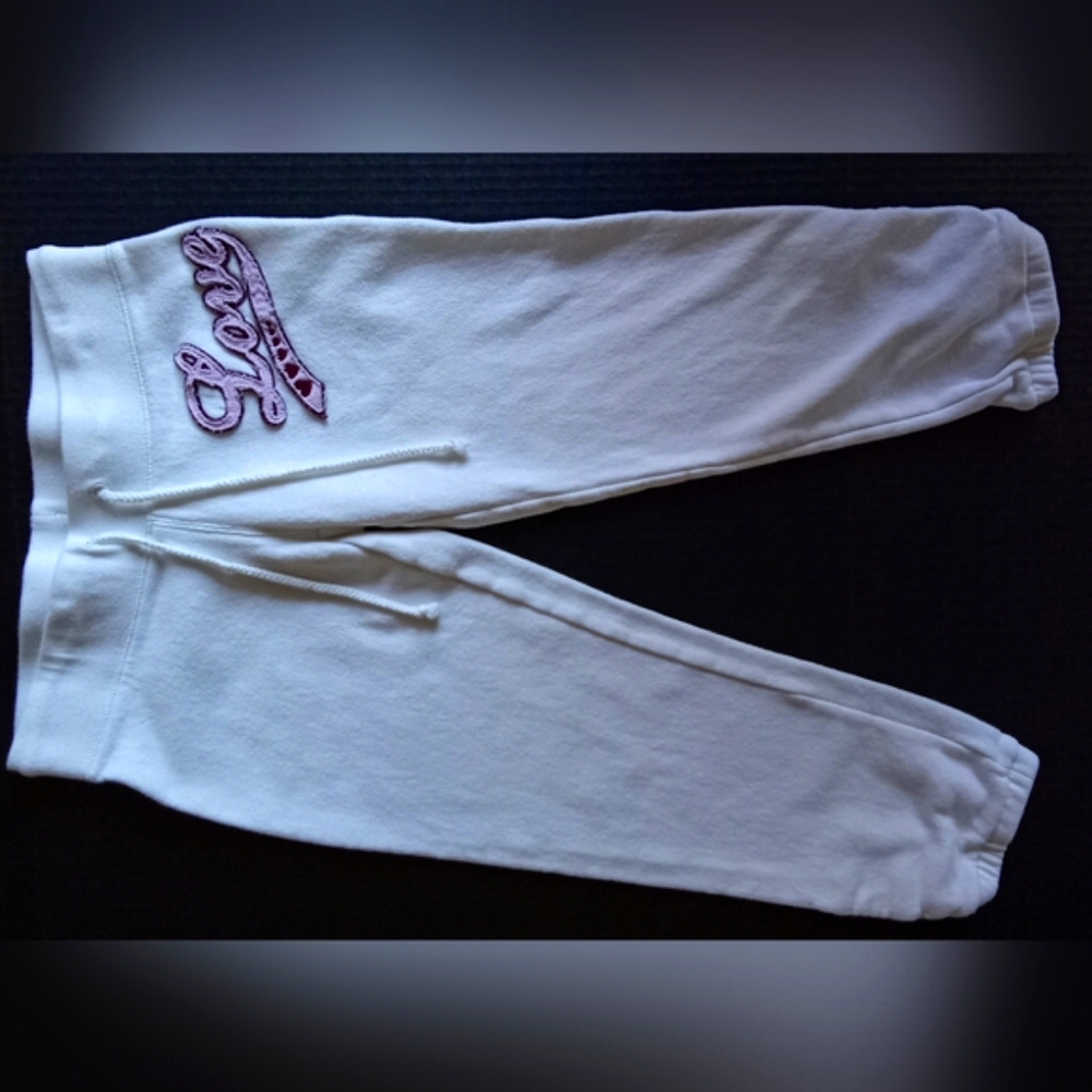 Capri Sweatpants With Embroidered "Love & Hearts"